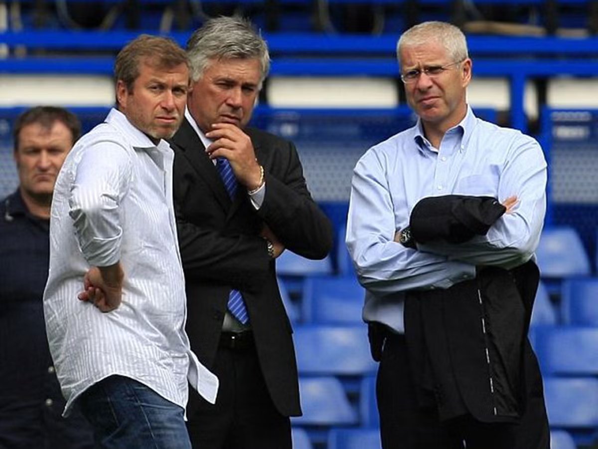 Blue_Footy's tweet photo. Carlo Ancelotti on his time as Chelsea manager: 

🗣 “Abramovich made clear he wanted me to win the Champions League with Chelsea and for Chelsea to carve out its identity on the pitch.

But now I was working for a Russian oligarch who I suddenly understood expected everything to go well all the time. And if it didn't, he wanted to know why. It was my job to supply the answers.”