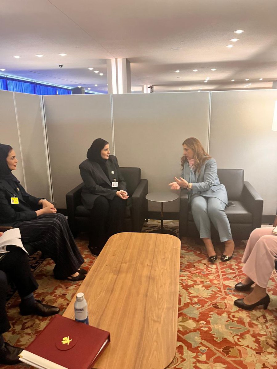 في #نيويورك وعلى هامش أعمال الجمعية العامة للأمم المتحدة، التقت الأمينة التنفيذية للإسكوا رولا دشتي <a href="/EscwaES/">Rola Dashti</a> وزيرة الدولة لشؤون التعاون الدولي في قطر مريم بنت علي المسند <a href="/MANAlMisned/">مريم بنت علي المسند</a> وبحثتا في أعمال القمة العالمية الثانية للتنمية الاجتماعية التي تستضيفها #الدوحة في تشرين