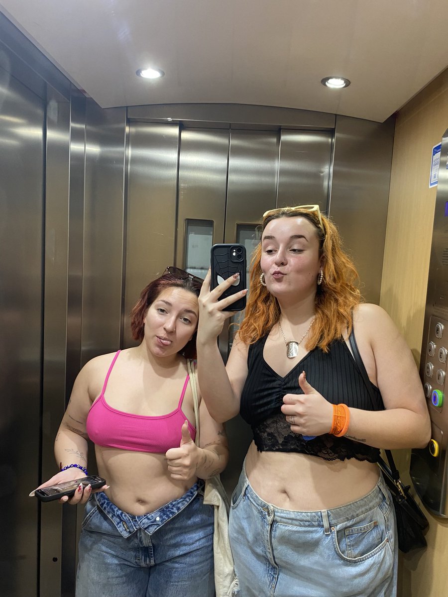 Anetxx__'s tweet photo. Tantas anécdotas, tantos aprendizajes, tantas cosas, pero sobre todo me puso a Patri en mi camino. Que años después hemos estado viviendo juntas, y dejaste de ser una amiga para ser una hermana. Y ser una de las personas que más me complementa 
Te amo amiga❤️‍🩹 https://t.co/egVzpt0Fth