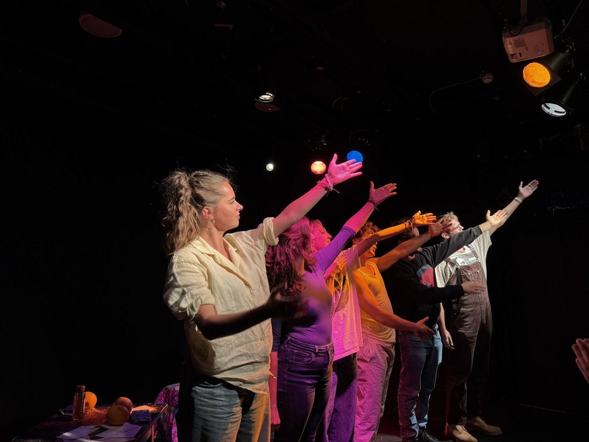 We meet the six friends during a period of loss for a sister &amp; close friend #TheHealingRoom <a href="/EtceteraTheatre/">Etcetera Theatre</a> Within the group they support each other  through humour tears tough love &amp; switching partners Great cast! (The characters didn’t resonate with me)