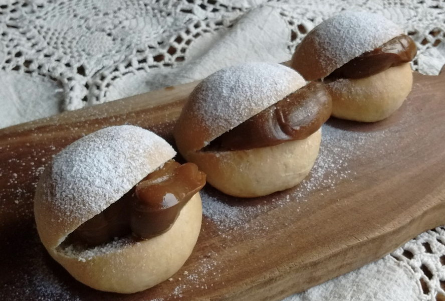gise_vc's tweet photo. @CriticalRole @LauraBaileyVO @WillingBlam @matthewmercer @LauraBaileyVO It is called Dulce de Leche and it is SO delicious for pastries! - it is a classic in Argentina! Much love <3 https://t.co/ShrChS8gdf