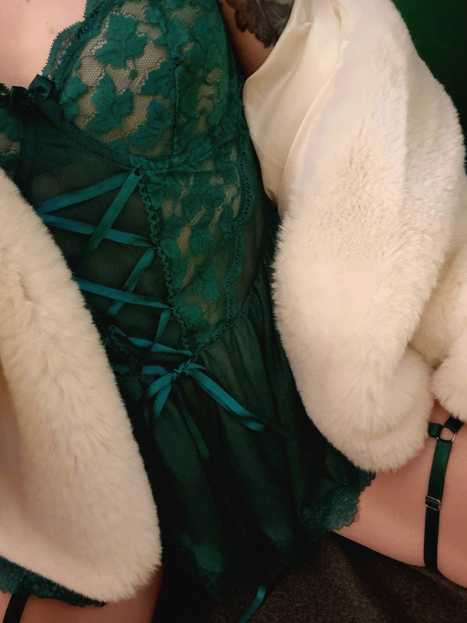Outfit for tonight 🥵 I love white-green color combination 🥰 #fur #lingerie https://t.co/s25ARHKKZj