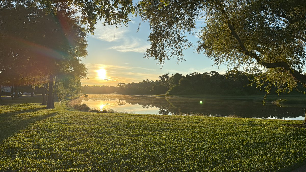 A photo of my morning run. Sometimes you just need to stop, be still and grateful. (Which I did...)
#ugccommunity #ugc