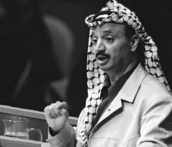 "Vengo con el fusil del combatiente de la libertad en una mano y la rama de olivo en la otra. No dejen que la rama de olivo caiga de mi mano."

Yasser Arafat.

Discurso ante la Asamblea General de la ONU, 1974.