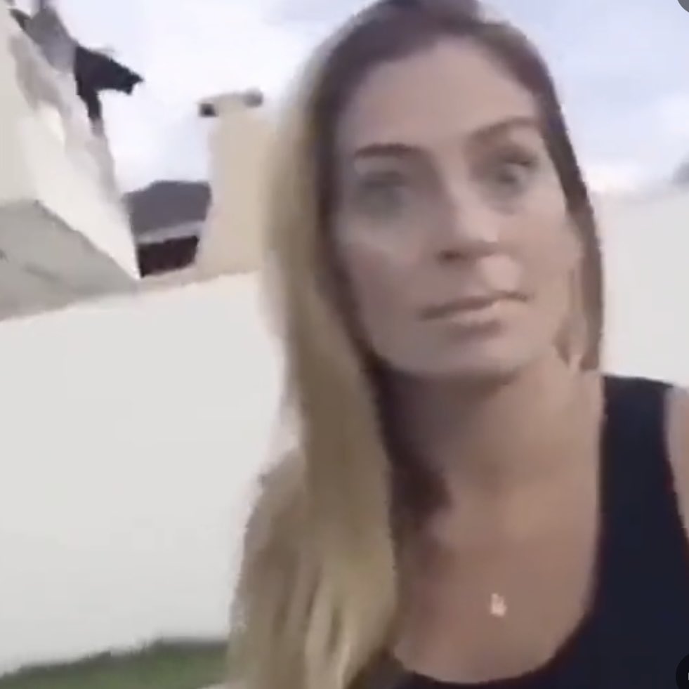 minha chefe falou q todo mundo q entra na equipe dela começa a namorar