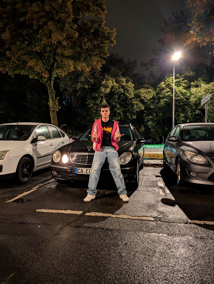Scheiß auf Respekt für Abschaum 🖕. Wer mir dienen will, zeigt es mit 💸 &amp; Gehorsam. Dresden sieht heute zu, wie Sklaven gebrochen werden 😈.