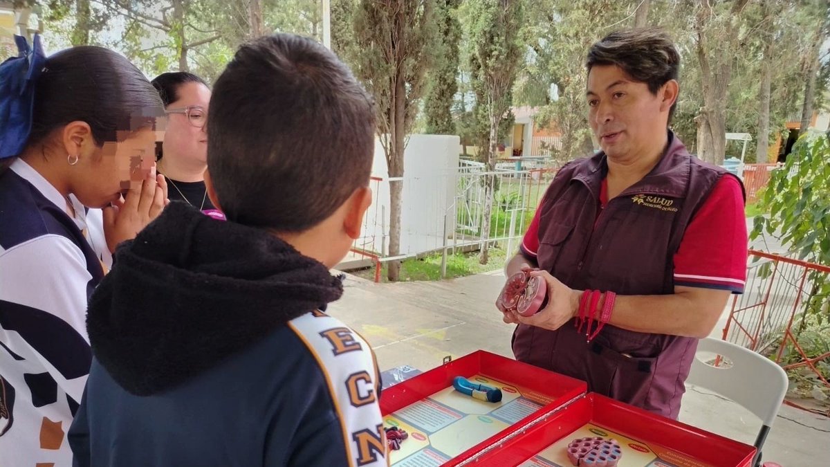 Salud_Hidalgo's tweet image. La Jurisdicción Sanitaria Tizayuca, con SIPINNA, Servicio Edusex y Guardia Nacional, realizó una Feria de Salud en la Técnica 19 de Villa de Tezontepec, promoviendo la salud mental y el autocuidado.

📞 Línea de la Vida: 800 911 2000
#PrimeroTuSalud #PrimeroElPueblo