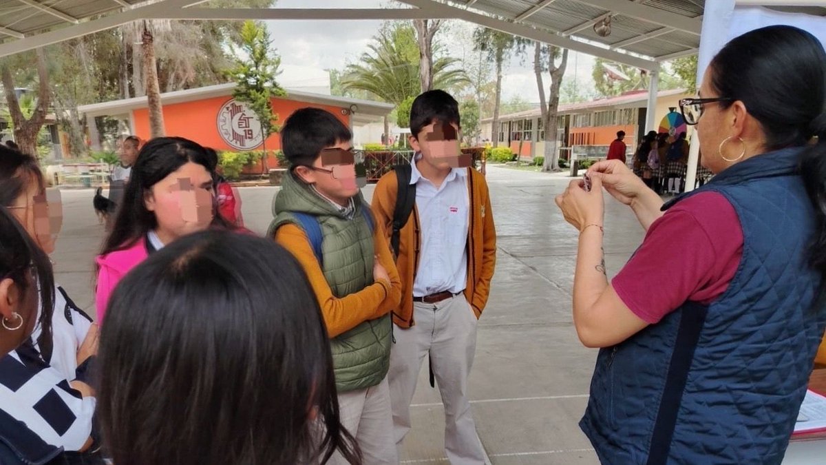 Salud_Hidalgo's tweet image. La Jurisdicción Sanitaria Tizayuca, con SIPINNA, Servicio Edusex y Guardia Nacional, realizó una Feria de Salud en la Técnica 19 de Villa de Tezontepec, promoviendo la salud mental y el autocuidado.

📞 Línea de la Vida: 800 911 2000
#PrimeroTuSalud #PrimeroElPueblo
