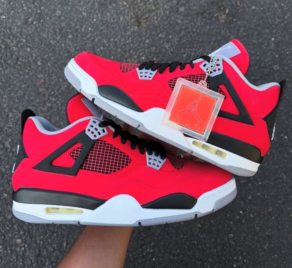 JustFreshKicks's tweet image. Air Jordan 4 “Toro Bravo” is set to return May 23rd, 2026 ❤️ bit.ly/4lOypA1