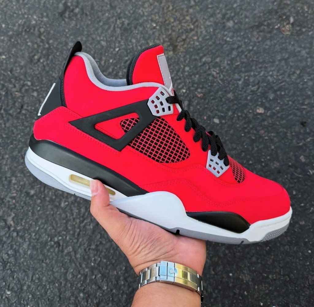JustFreshKicks's tweet image. Air Jordan 4 “Toro Bravo” is set to return May 23rd, 2026 ❤️ bit.ly/4lOypA1