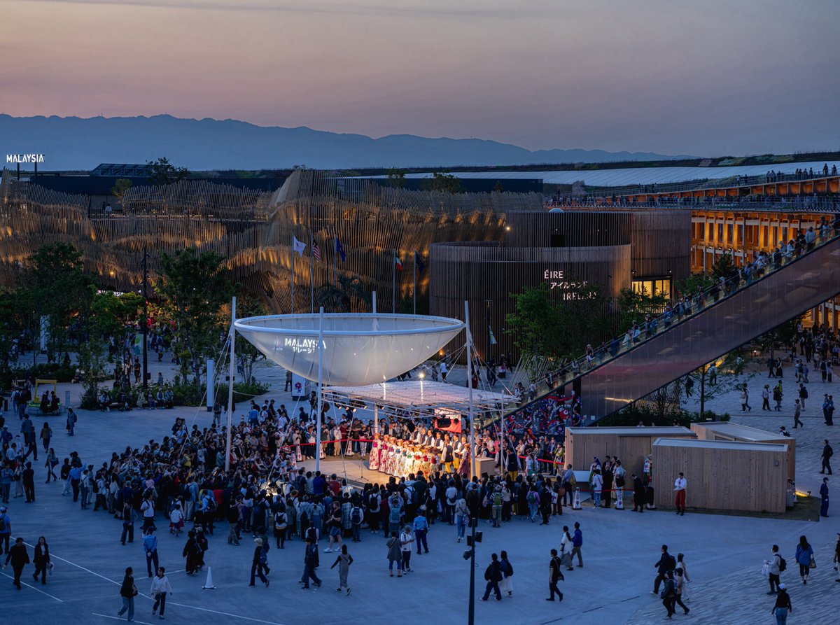 【拡散希望】〈万博ポップアップステージ（東内）主催者+出演予定の方へ〉

暑さ対策＋一体感をつくる人工ミストによる雲。現在、イベント中は噴霧しない運用になってしまっています。主催者側から希望があればイベント中も雲を作り出すことができる可能性があります。
DMください！お願いします！