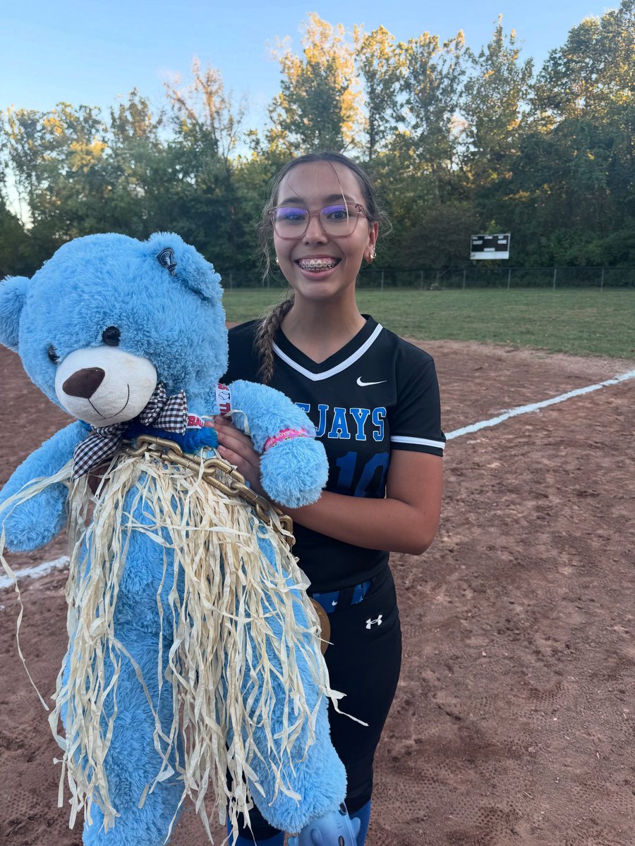 The team had a nice team win today. They came out strong on defense and followed it up by a great offensive first inning. #10 Presley had a great first game back from injury where she went 1-1 and made a good catch in right field. #27 Kaia had a diving catch in the outfield.