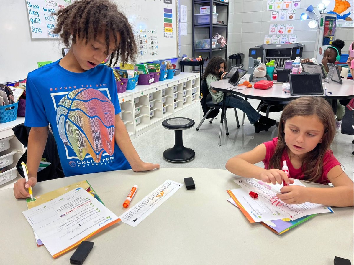 NettletonSTEAMe's tweet image. ⭐️⭐️ In the Classroom ⭐️⭐️
These 1st Graders in Mrs. Swartz's class worked hard today in math. They practiced counting back on a number line to subtract. Great job!! 🧮🧮
#STEAMe #FirstGradeMath