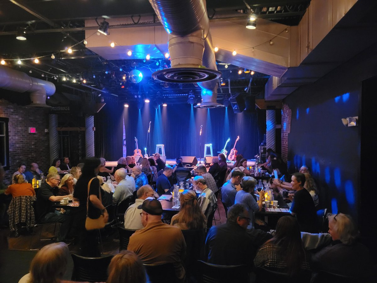 kerfaffle's tweet image. LIVE MUSIC SOOTHES THE SOUL 

Tonight. #AriHest
Location: #JamminJava

I interviewed Ari in 2009 in this very venue!