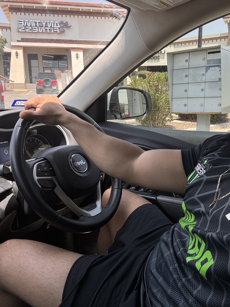 Andro611 tweet media