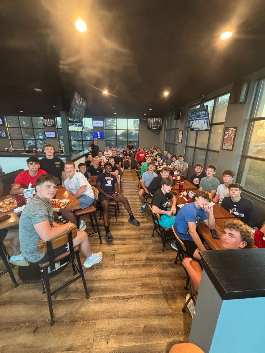 NorrisFootball's tweet photo. Week 5 Team Dinner at LNK Bar and Grill! #WNE https://t.co/x4vgyWHynC