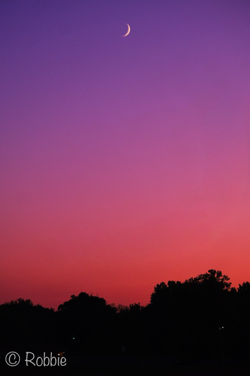 Panoramic sunset and a vertical shot of waxing crescent moon tonight as well. #fujifilm #fujifilm_xseries