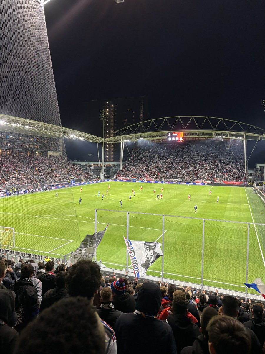 Clementmgrt's tweet image. Magnifique déplacement à Utrecht (30min de chez moi). Bravo aux locaux pour l’organisation et à l’équipe de l’OL pour le match. On avance ! #Utrecht #OL