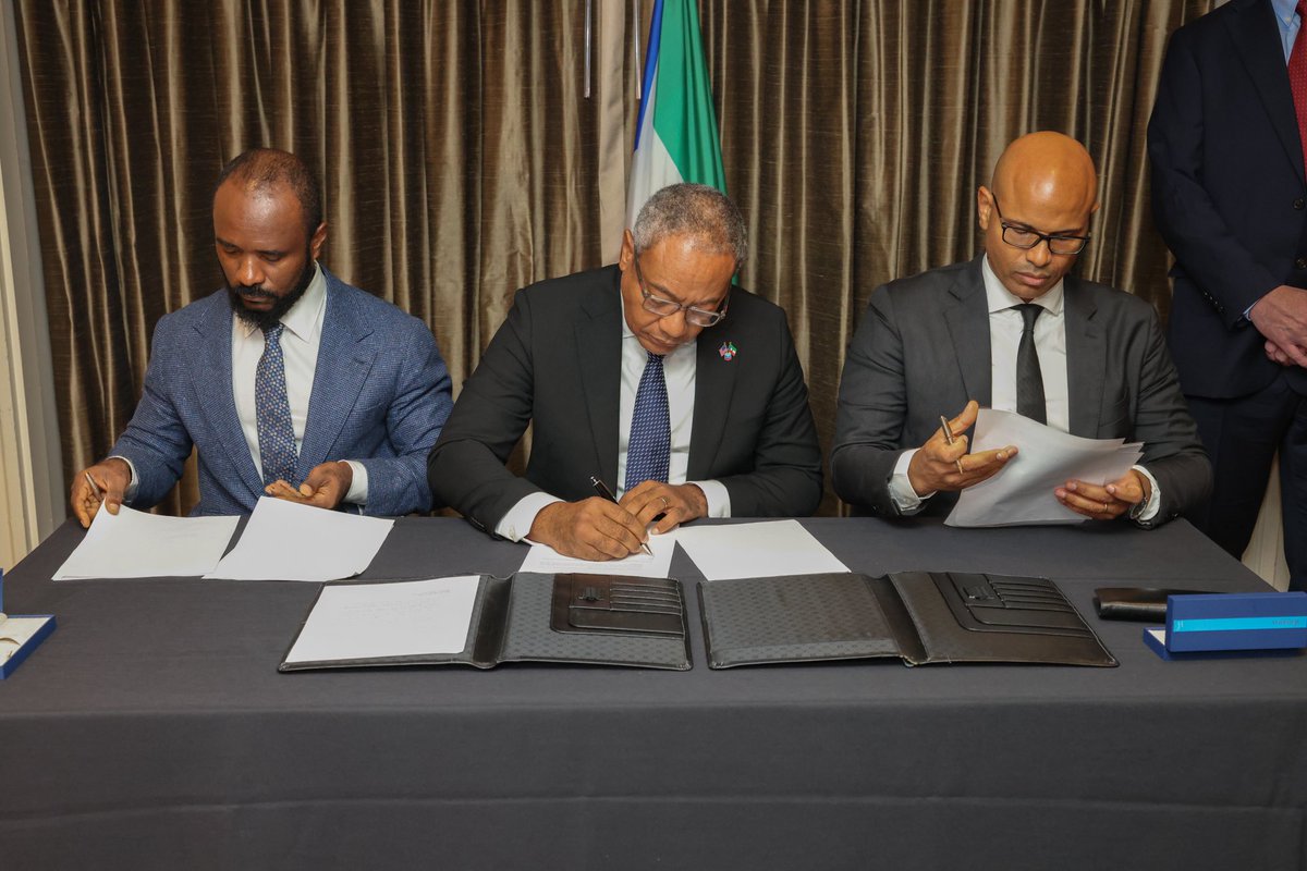 Guinea Ecuatorial y #Chevron han firmado un contrato de incentivos estatales para la puesta en marcha del proyecto gasifero Aseng. El acto se ha llevado a cabo en Nueva York, al margen de los trabajos del octogésimo período de sesiones ordinarias de las Naciones Unidos. 

La