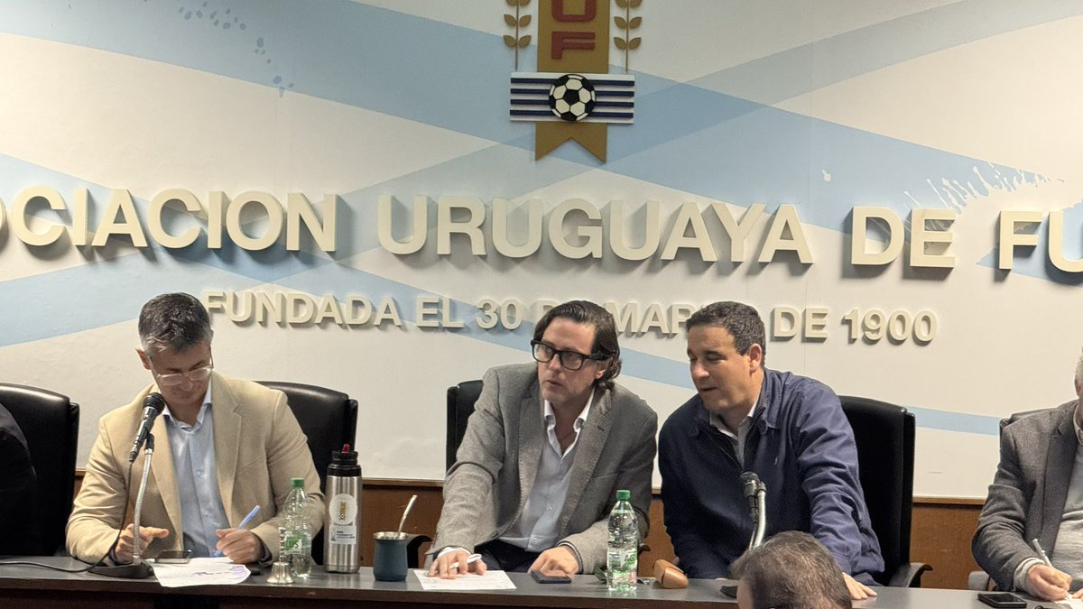 🚨 ATENCIÓN | El Consejo de Fútbol profesional acaba de resolver acompañar el pliego de condiciones en la licitación por los derechos de televisión.

✅ 20 votos afirmativos de primera división.
❌ 12 votos negativos de primera división.

✅ 13 votos afirmativos de segunda