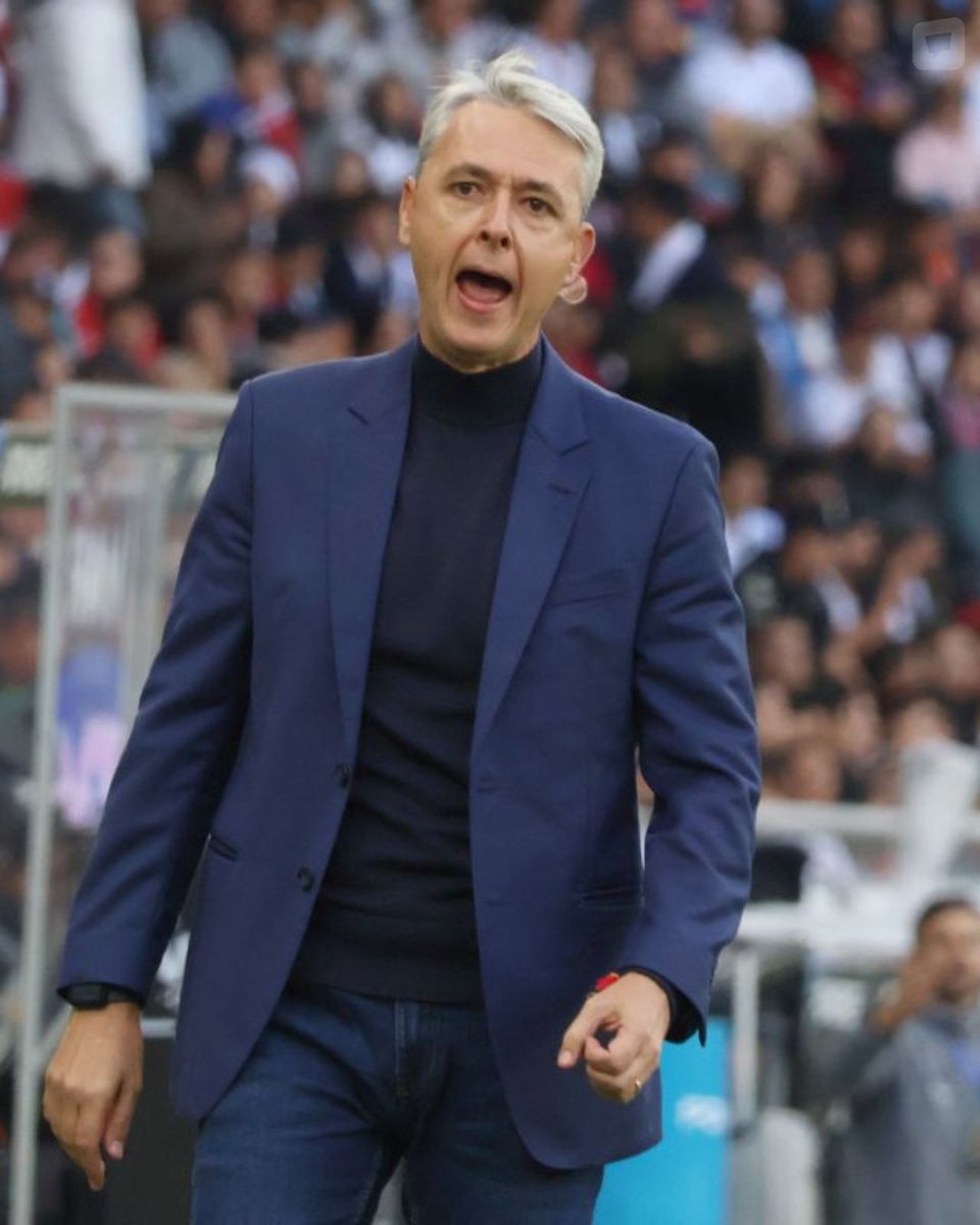 MrOFFSIDER's tweet image. ''La PLATA no puede comprar las CINCO ESTRELLAS que tiene Liga en el pecho. Es un equipo con MÍSTICA y con camiseta pesada''

- Tiago Nunes, DT de Liga Deportiva Universitaria