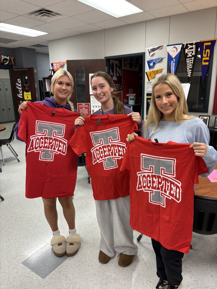 Tracks4Tigers's tweet image. 1st round of ACCEPTED shirts today! So proud of our Tigers already getting accepted! Make sure you turn in your acceptance letters in SchooLinks! #TheTravisWay @THS_Tigers