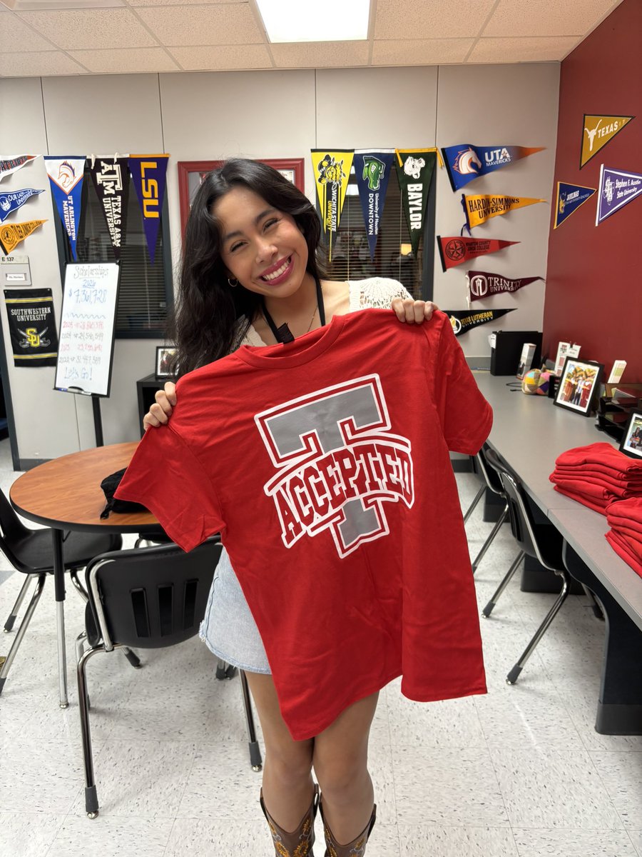 Tracks4Tigers's tweet image. 1st round of ACCEPTED shirts today! So proud of our Tigers already getting accepted! Make sure you turn in your acceptance letters in SchooLinks! #TheTravisWay @THS_Tigers