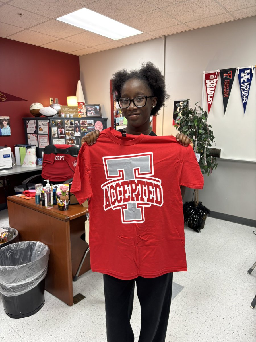 Tracks4Tigers's tweet image. 1st round of ACCEPTED shirts today! So proud of our Tigers already getting accepted! Make sure you turn in your acceptance letters in SchooLinks! #TheTravisWay @THS_Tigers