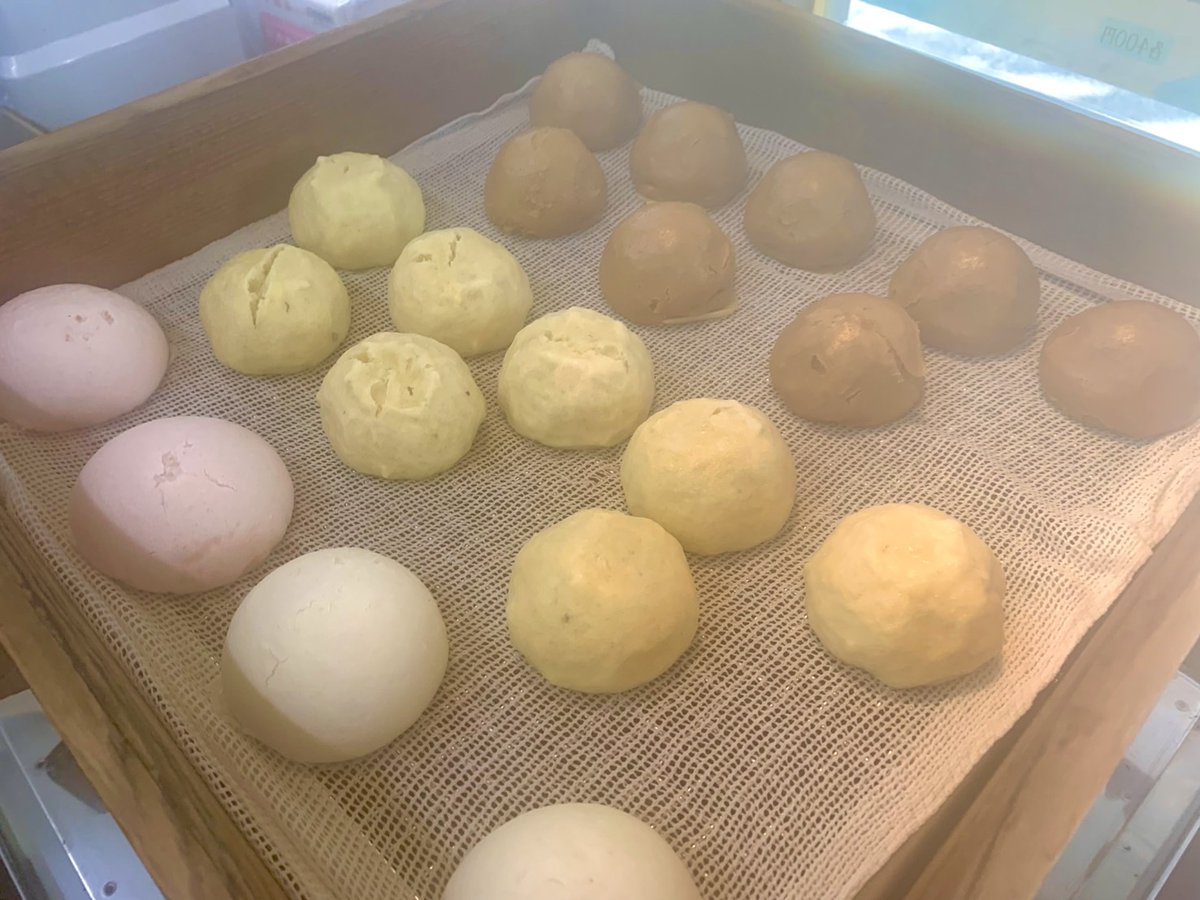 いつもありがとうございます。長寿庵です。
甘酒万十、いもまんじゅう、黒糖まんじゅうが
ふっくら蒸し上がりました！✨  
ほっこり温かいうちにぜひどうぞ😊
#和菓子 #手作りスイーツ #いきなり団子 #長寿庵 #熊本市 #熊本駅 #熊本名物