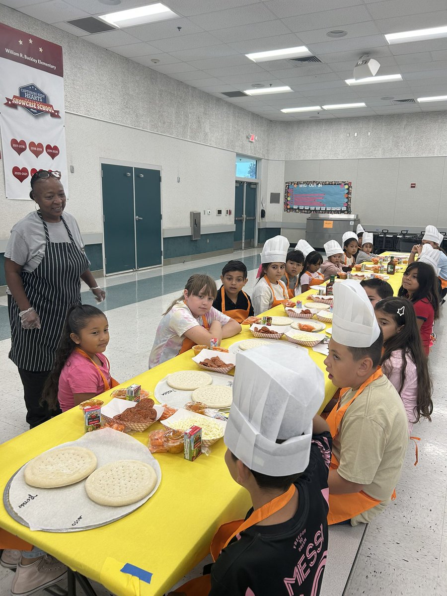 I got to join Principal’s Pizza at WRB today. Thank you to Mrs. Torres and the Nutrition Services Department for providing this great #BurtonExperience for the students!