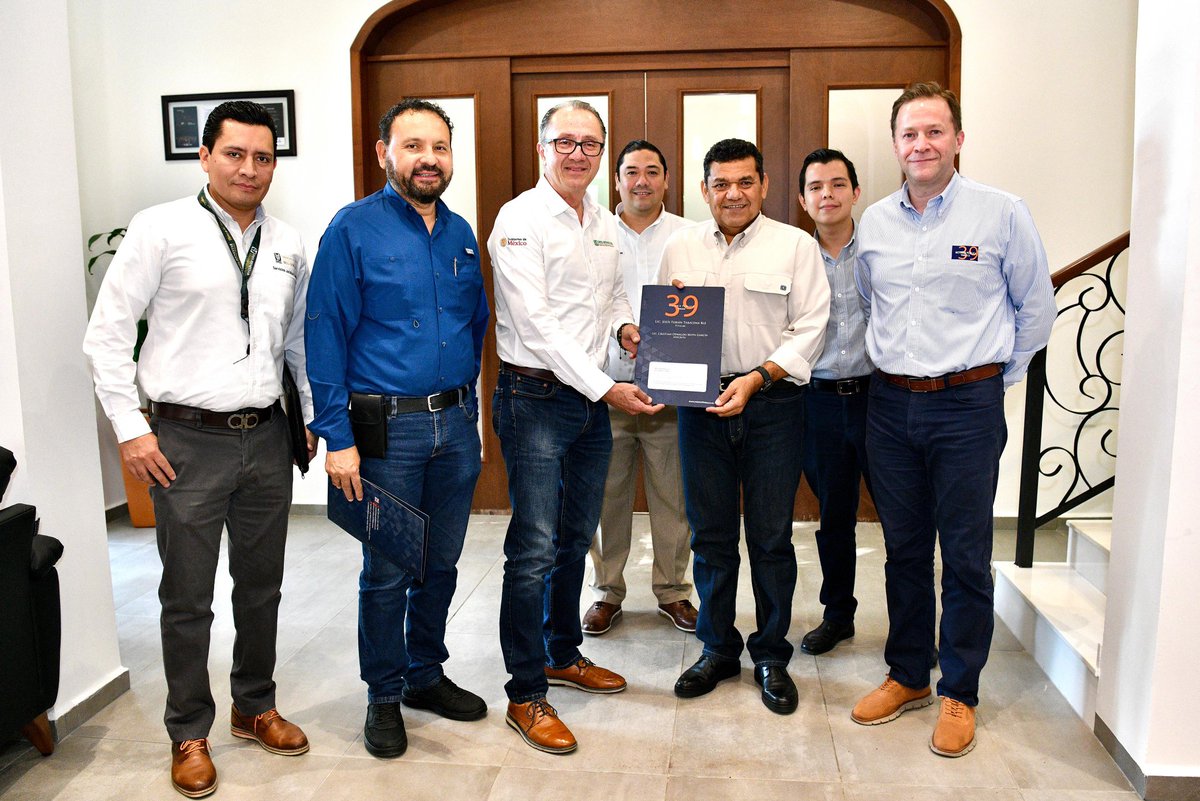 Nos reunimos con el Dr. Adalberto Pérez Lanz, a quien en calidad de Delegado del IMSS Bienestar Tabasco, entregamos la escritura del predio que abarca el Hospital Comunitario de #Jonuta.