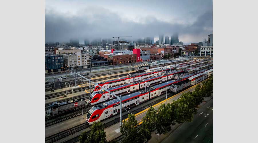 rail_pro_mag's tweet image. Caltrain marks a year of electrified transit-rail service dlvr.it/TNJ1hG #Caltrain #ElectrifiedTransit #RailService