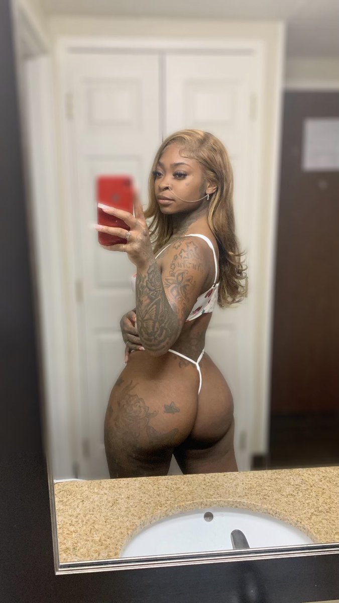 Watch me twerk naked and play with my pussy cum message me now ! 

😈😈😈💕💕💕💕💕