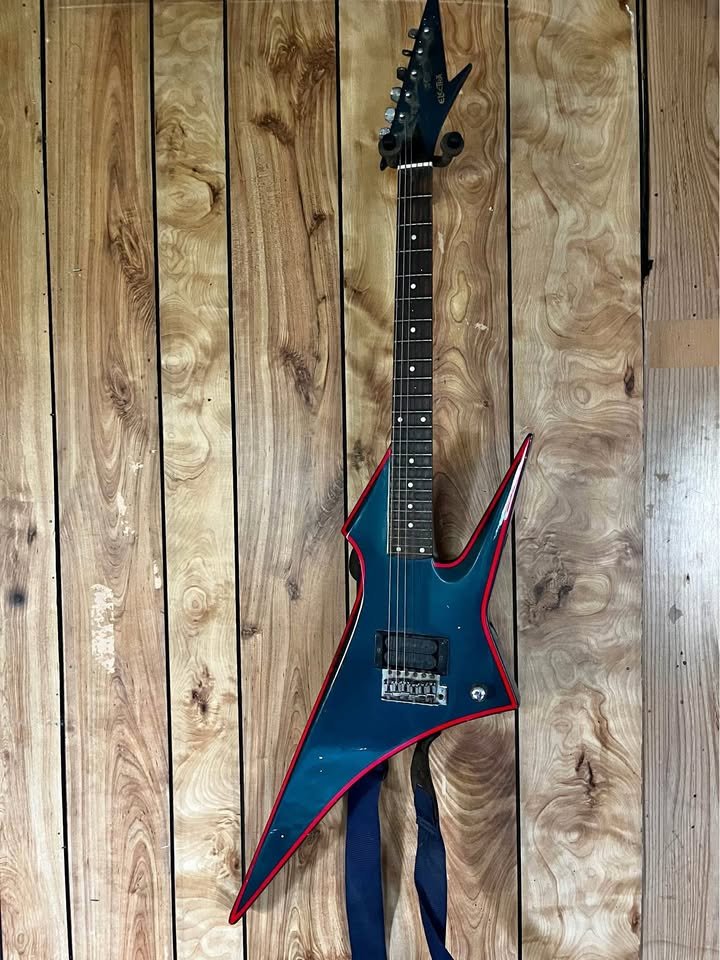 How much more pointer could this be?   The answer is none.  None more pointier.   Electra Death Dagger!
facebook.com/marketplace/it…