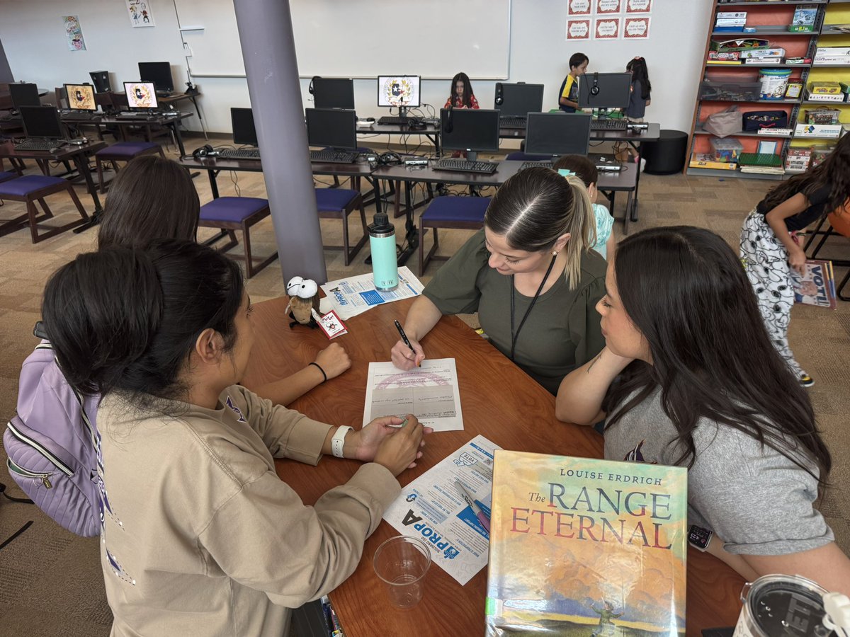 MRidge_ES's tweet image. Teams collaborating as they are reflecting on their PLC process for the month of September!! WE before ME at MRE!! 🔥🦉🔥 #TeamSISD #GameOn