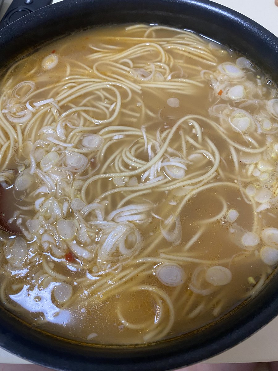 おはようございます
本日はようやく有給が
取れるようになりましたので
第1日目の取得日でございます！
早速奥さんを
朝お見送りして洗濯回して
朝ラーして二度寝しますw
午後はお出かけなので
それまでのんびり🐌💭
本日も皆様よろしくお願いします

 #1日ご安全に
 #素ラーメン