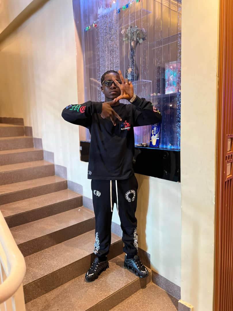 cloutlegacy8's tweet image. WhatsApp me +256 755564913