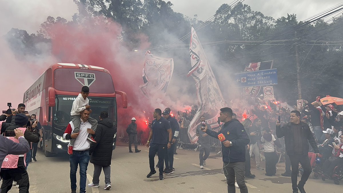 bgiufrida's tweet image. Nos braços de sua torcida, o São Paulo está em casa!
