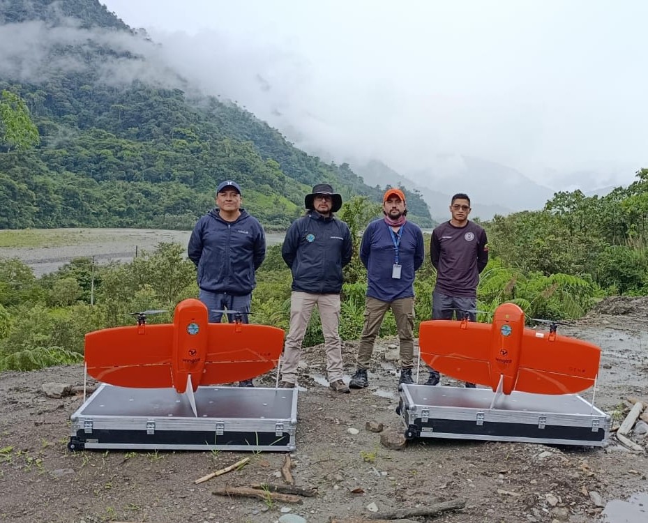 🚁 El <a href="/IGM_Ecuador/">Instituto Geográfico Militar</a>  realiza vuelos con 4 drones VTOL sobre el río Quijos, generando ortofotos y modelos digitales a escala 1:5.000 para monitorear la erosión regresiva. Datos clave para la gestión de riesgos y planificación de obras.
