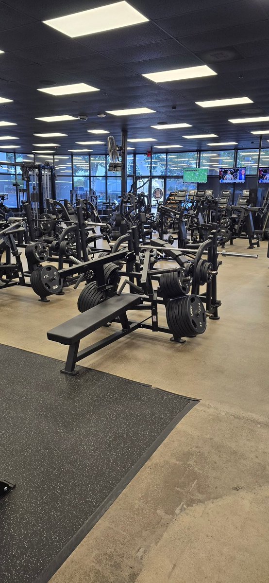 Trying out a new gym today. Mostly arsenal and prime. Legit set-up in here.