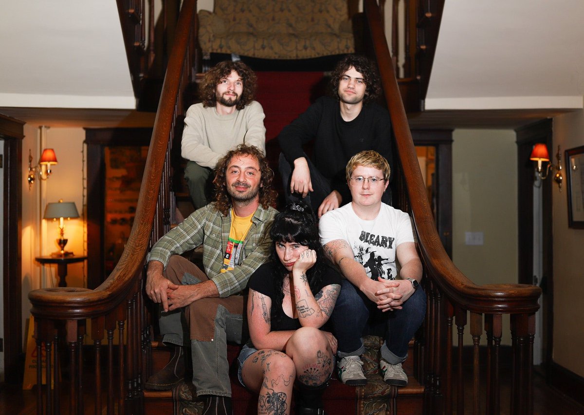Surreal lyrics, noisy guitars and tender harmonies — <a href="/Wednesday_Band_/">Wednesday</a>  “Bleeds” has it all. I break down why it’s one of the best indie rock albums of the year in my review for The High Note.
🎶 Read here: bit.ly/3KiMU0D