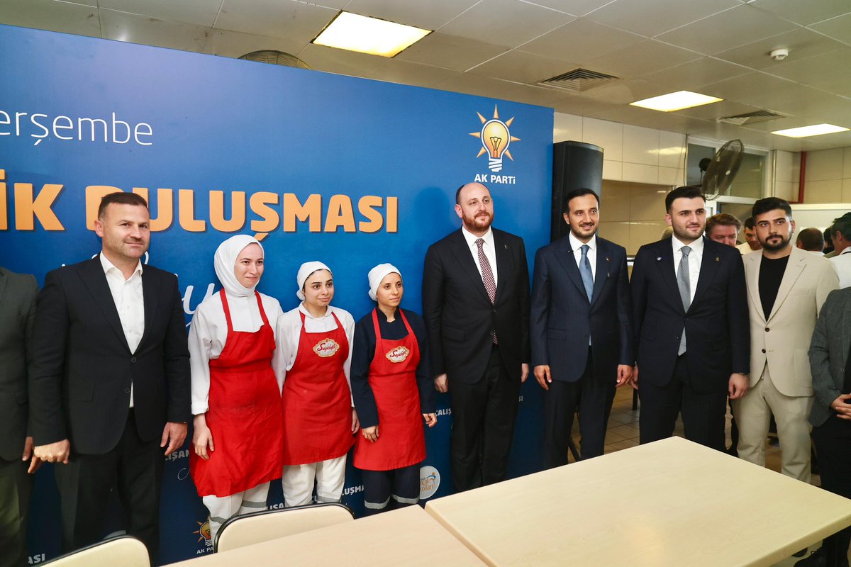 📍Arnavutköy

Türkiye Yüzyılı Buluşmaları kapsamında; AK Parti Genel Başkan Yardımcımız ve Teşkilat Başkanımız Sayın <a href="/abuyukgumus/">Ahmet Büyükgümüş</a> ile İl Başkanımız Sayın <a href="/abdullahozdemir/">Abdullah Özdemir</a>’in katılımlarıyla Arnavutköyümüzde çalışan genç arkadaşlarımızla bir araya geldik.

Alın teriyle üreten,