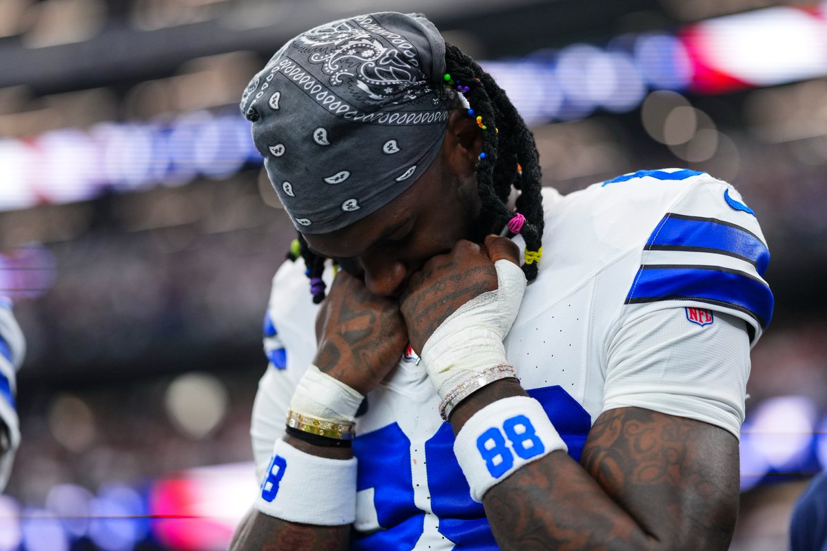 ceedee lamb plays (and practices) with cartier bracelets on his wrist. 🏈
