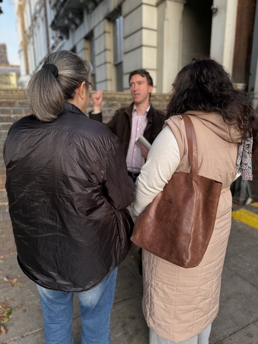 LearnBritain's tweet image. Photos from our evening tour of East London - thanks to the members of London’s Ukrainian community who joined us