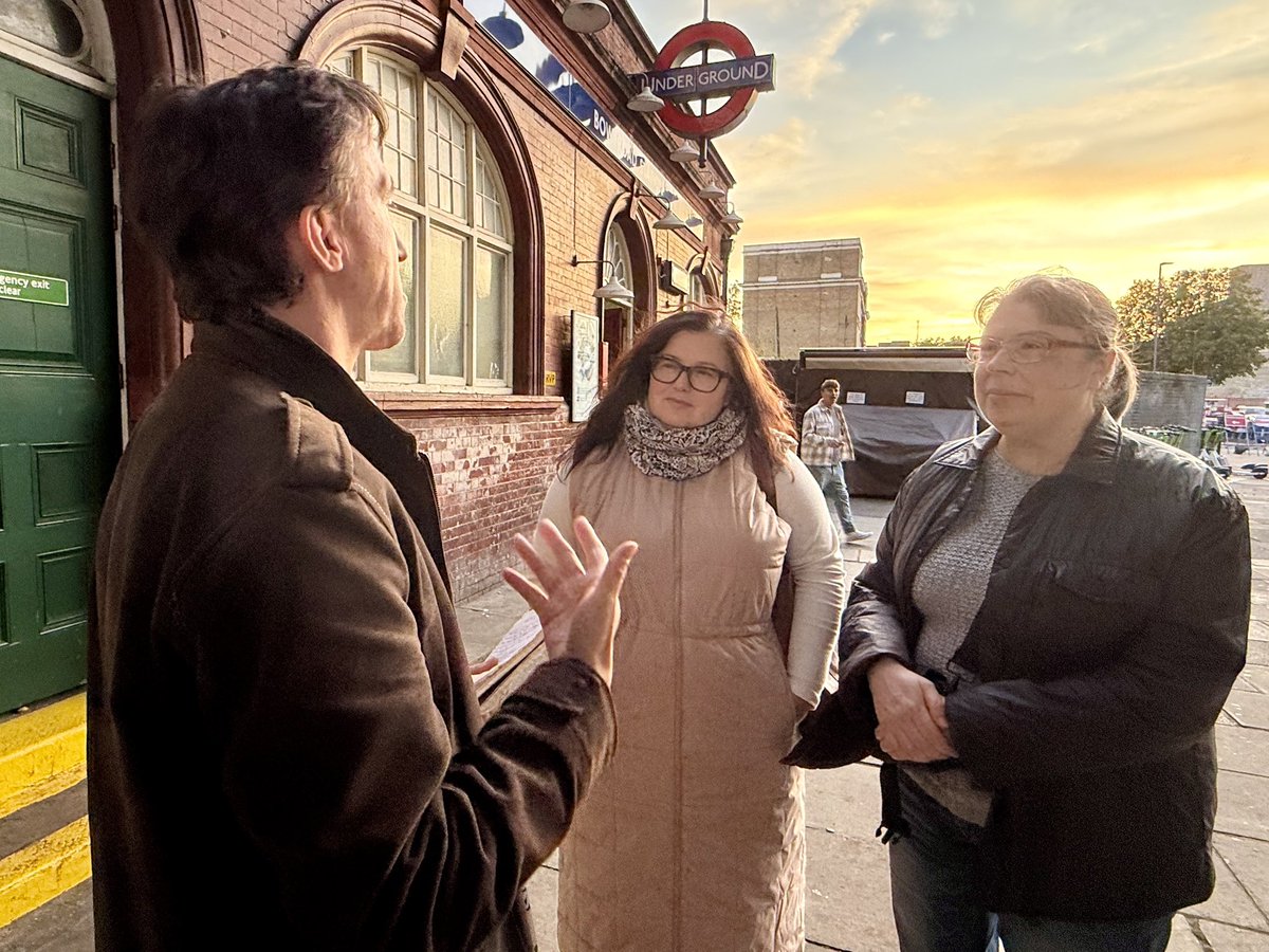 LearnBritain's tweet image. Photos from our evening tour of East London - thanks to the members of London’s Ukrainian community who joined us