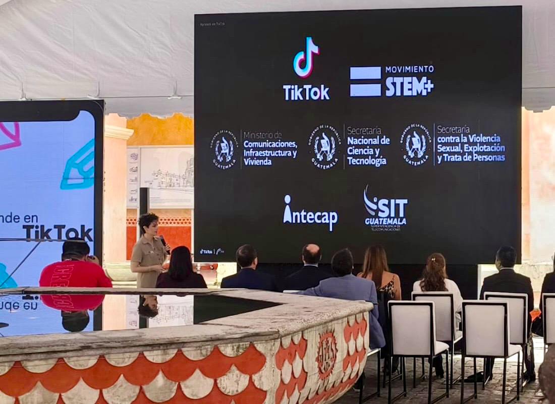 secretariasvet's tweet image. 🔬📱 STEM y TikTok: un espacio de oportunidades… y también de riesgos.
Desde #SVET trabajamos con aliados y sector privado para prevenir la violencia sexual, explotación y trata en entornos digitales.
👀 Uso seguro, informado y responsable.
#ModoDigital