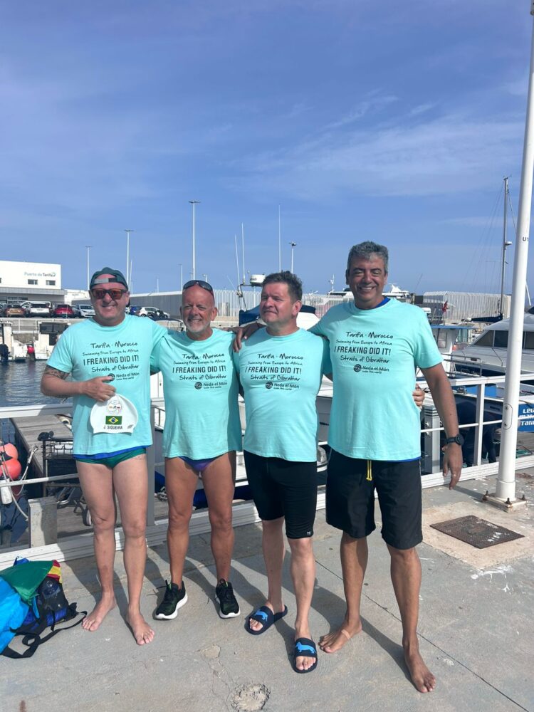 Notícias Swim Channel -> Brasileiros concluem a Travessia do Estreito de Gibraltar: swimchannel.net/br/brasileiros…