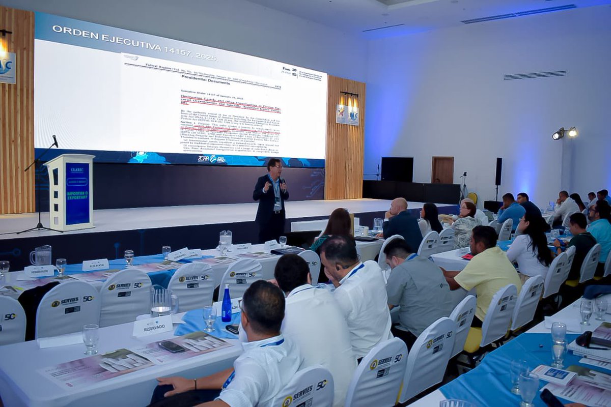 bascbquilla's tweet image. #AEstaHora en el #ForoBASCyAMCHAM #AlbertoLozano CEO de Infolaft, en su conferencia “EE. UU. redibuja el mapa del Compliance: lo que su empresa necesita saber hoy” comparte estrategias para proteger tu operación frente a nuevos desafíos legales.