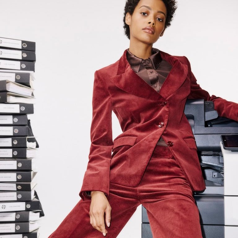 Inauguramos el otoño con los city looks de #DorotheeSchumacher.
Nuestra selección disponible en: bit.ly/4nORy52