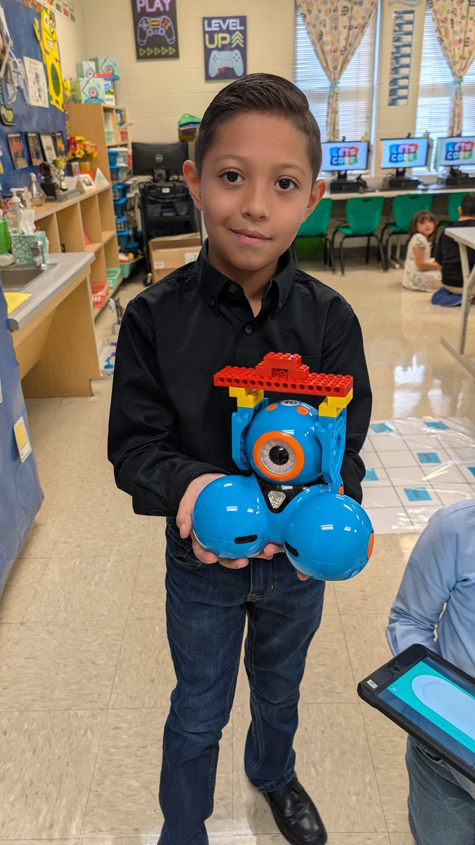 Ocelotscode's tweet image. ๐๐ค๐ Birthday fun in the Coding Lab! Our students celebrated Dash & Dotโs September birthday by building them LEGO party hats, coding them to sing Happy Birthday, and lighting up the room with a birthday light show! ๐ก๐ฅณ @WonderWorkshop #Coding108 #DashAndDotBDAY